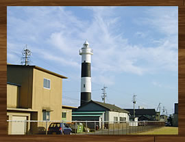 生地鼻灯台を海側から眺める